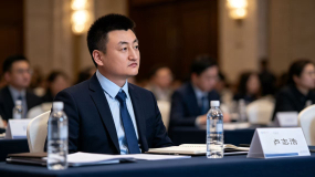 Doctor Lu Zhihao at an academic forum