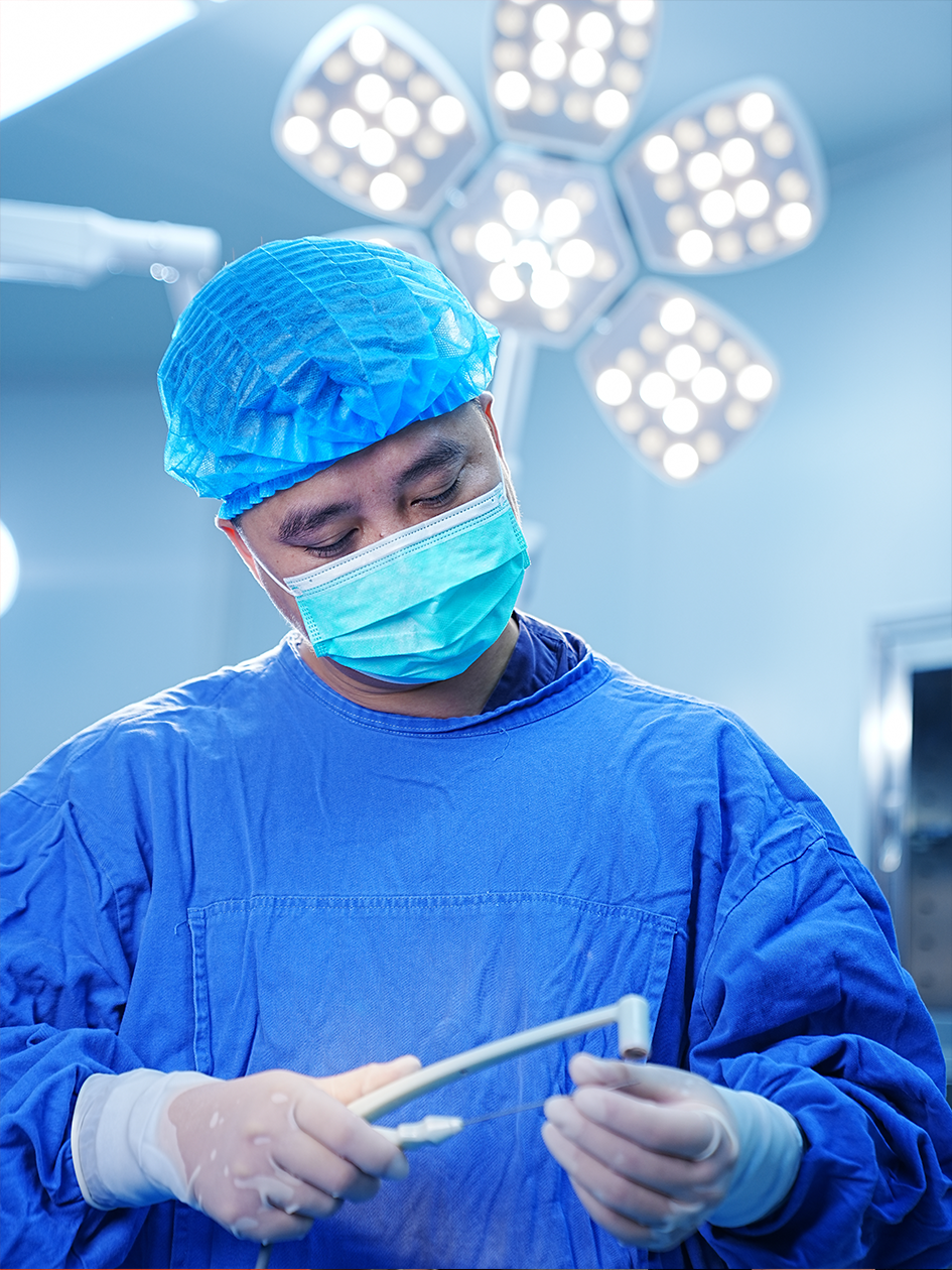 Doctor Ma Jian performing surgery