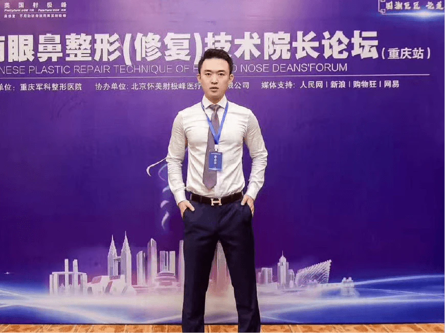 Doctor Shan Zhe speaking at a rhinoplasty forum