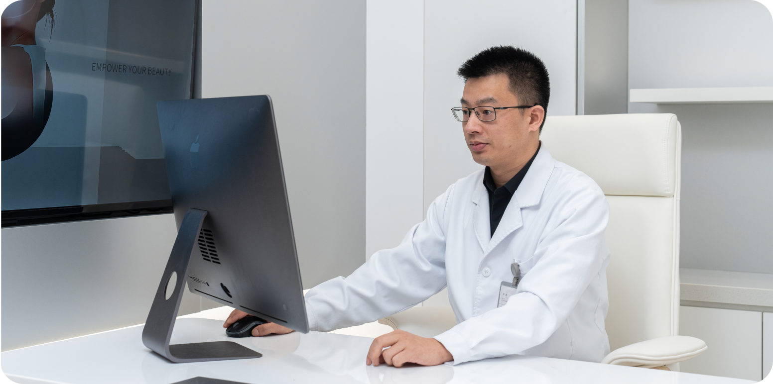 Doctor Wu Lin during a consultation