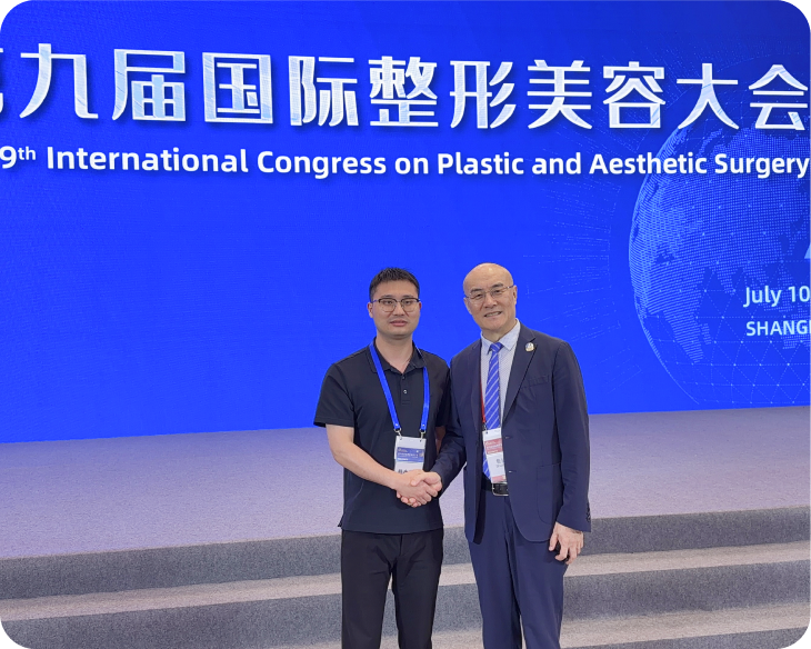 Doctor Wu Yi at an international plastic surgery conference